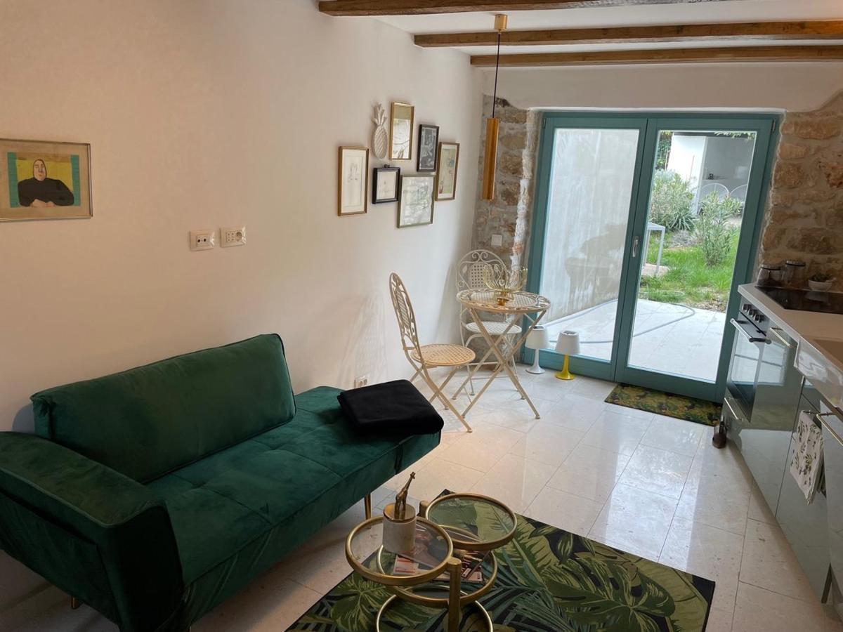 Bezauberndes Steinhaus Mit Garten In Der Altstadt Von Rovinj Exteriér fotografie